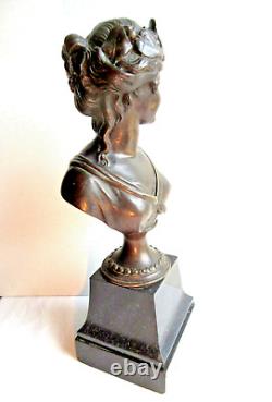 19th Century Statue, Woman on Black Marble Base, Patinated Bronze, Signed L. V. E. ROBERT