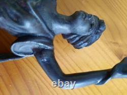 ART NOUVEAU CLOCK Subject Regule bronze patina on pink marble, signed