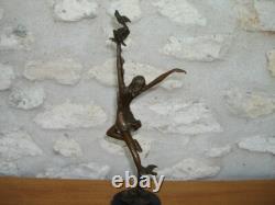 Aldo VITALEH, Bronze on Marble depicting the DANCER WITH DOVES signed, Excellent Condition