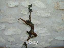 Aldo VITALEH, Bronze on Marble depicting the DANCER WITH DOVES signed, Excellent Condition