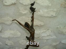 Aldo VITALEH, Bronze on Marble depicting the DANCER WITH DOVES signed, Excellent Condition