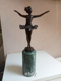 Art Deco Bronze Dancer Statuette, signed, on green marble base, height 32 cm