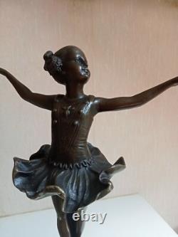 Art Deco Bronze Dancer Statuette, signed, on green marble base, height 32 cm