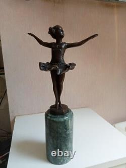 Art Deco Bronze Dancer Statuette, signed, on green marble base, height 32 cm