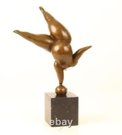 Bronze sculpture of a lady balancing on a black marble base after Milo