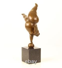 Bronze sculpture of a lady balancing on a black marble base after Milo