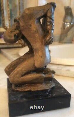 Bronze sculpture of a soldier from the late 19th century on a marble base signed T H