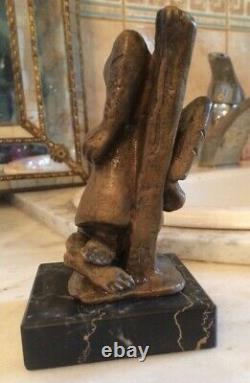 Bronze sculpture of a soldier from the late 19th century on a marble base signed T H