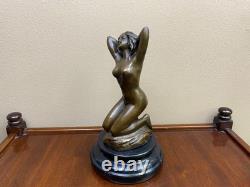 Bronze woman sculpture on a black marble base after Milo
