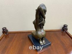 Bronze woman sculpture on a black marble base after Milo