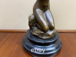 Bronze woman sculpture on a black marble base after Milo
