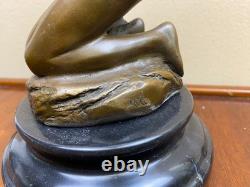 Bronze woman sculpture on a black marble base after Milo
