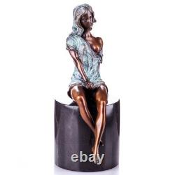Colored sculpture of a naked woman in bronze on a black marble base after Milo