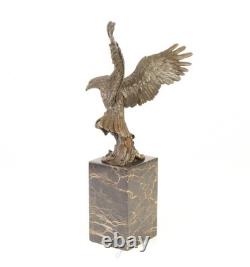 Eagle sculpture with fish in bronze on black marble after Milo
