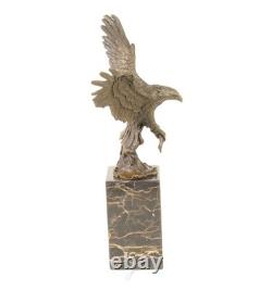 Eagle sculpture with fish in bronze on black marble after Milo