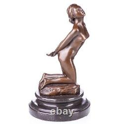 Erotic Nude Woman Sculpture in Bronze on Black Marble After Milo