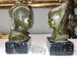 GARREAU (born in 1885) Pair of Art Deco bronze bookends on marble Signed