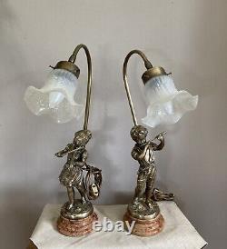 Lamp 'The Violinist' signed by Farbel. Bronze, marble, brass, opaque glass tulip.