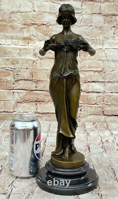 Modern Bronze Decorative Figurine of a Lady Signed Pittaluga on a Marble Base