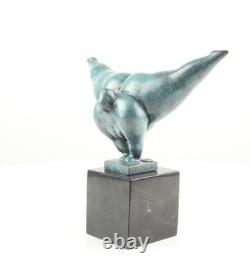 Modern bronze sculpture of a naked woman on black marble after Milo