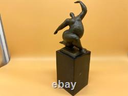 Modern bronze sculpture of a nude woman on black marble after Milo