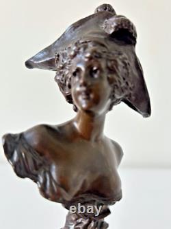 Old bronze woman with a bicorne, on a marble pedestal signed P. Koralzewski
