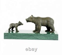 Sculpture Bear with its Little Bear Cub in bronze on green marble after Milo