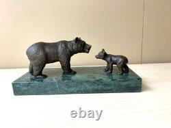 Sculpture Bear with its Little Bear Cub in bronze on green marble after Milo