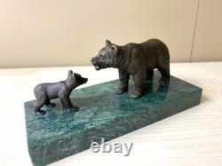 Sculpture Bear with its Little Bear Cub in bronze on green marble after Milo