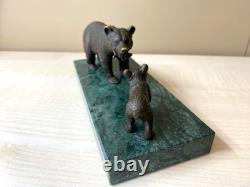 Sculpture Bear with its Little Bear Cub in bronze on green marble after Milo