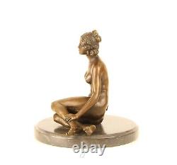 Sculpture Woman of Magreget bronze on a black marble after Ferdinand Preiss