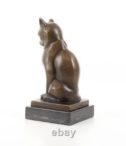 Sculpture of a Modern Cat on Black Marble by Coenraad