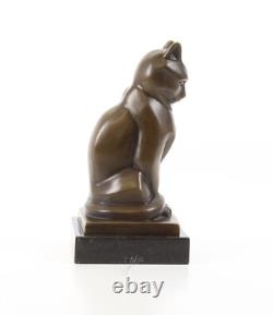 Sculpture of a Modern Cat on Black Marble by Coenraad