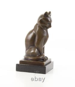 Sculpture of a Modern Cat on Black Marble by Coenraad