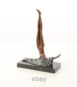 Sculpture of a Naked Woman in Bronze on Black Marble after Nick