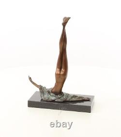 Sculpture of a Naked Woman in Bronze on Black Marble after Nick