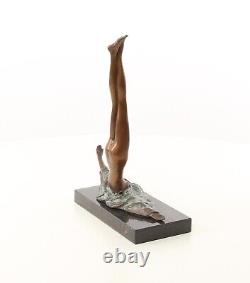 Sculpture of a Naked Woman in Bronze on Black Marble after Nick