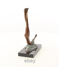 Sculpture of a Naked Woman in Bronze on Black Marble after Nick