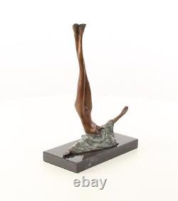 Sculpture of a Naked Woman in Bronze on Black Marble after Nick