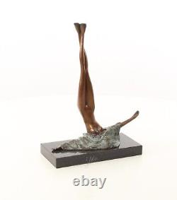 Sculpture of a Naked Woman in Bronze on Black Marble after Nick