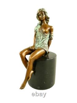 Sculpture of a Nude Woman in Bronze on Black Marble After Milo