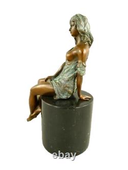 Sculpture of a Nude Woman in Bronze on Black Marble After Milo