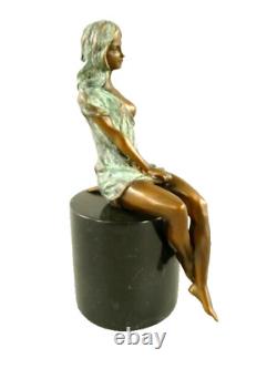 Sculpture of a Nude Woman in Bronze on Black Marble After Milo