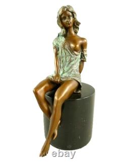 Sculpture of a Nude Woman in Bronze on Black Marble After Milo