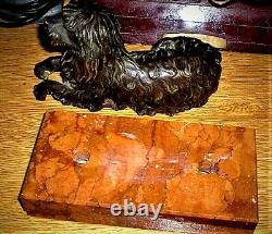 Superb Bronze Claw Dog Lying On A Pink Marble Base 16, 7 Cms