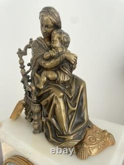 White marble mantel clock with bronze, signed Tardy, Empire Napoleonic, 19th century