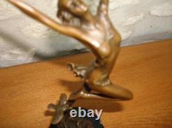 Aldo VITALEH, Bronze sur Marbre figurant la DANSEUSE AUX COLOMBES signé, TBE