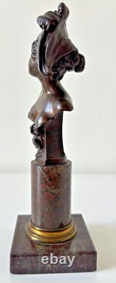 Ancien bronze femme au bicorne, sur un pilier en marbre signé P. Koralzewski