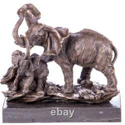 Antique Figure d'éléphant en bronze Sur un marbre noir Signée