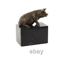 Antique Sculpture En Bronze D'un Cochon Assis Sur Un Marbre Noir Signée